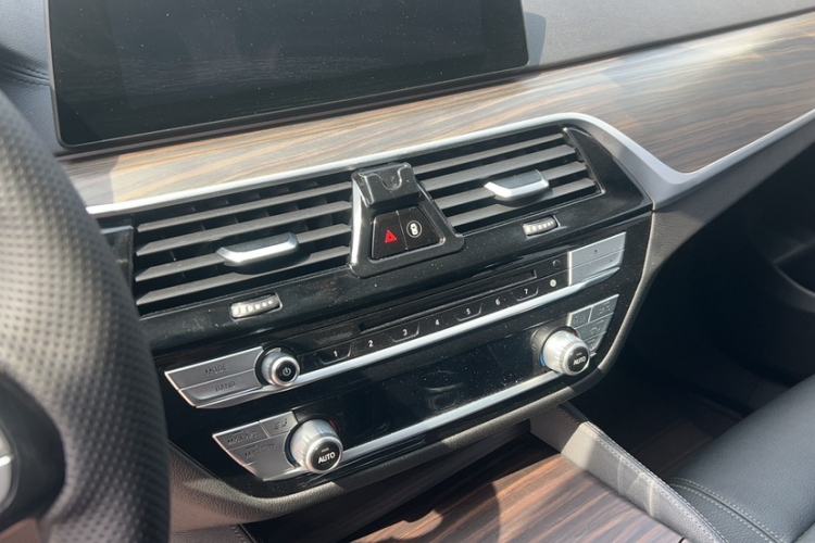 Used BMW 6 Series GT 2020 630i Luxury Design Package Interior 9