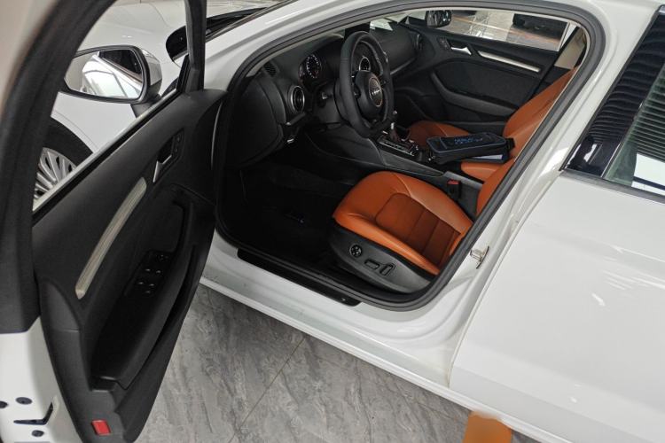 Used Audi A3 2016 Limousine 35 TFSI Prestige Edition Driver Seat