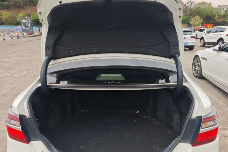 Used Toyota Camry 2015 2.0G Premier Edition Trunk