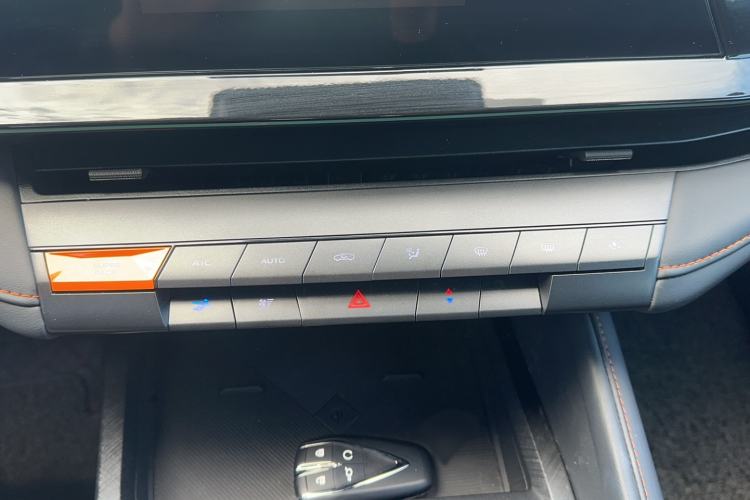 Used CHANGAN UNI-V 2023 1.5T Prestige Model
