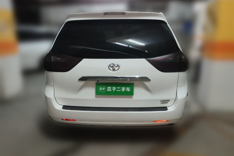 Used Toyota SIENNA 2018 3.5L Four-Wheel Drive SE Version 7 Seats U.S. Specification Rear