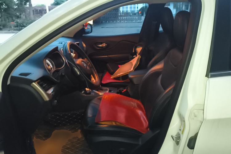 Used Jeep Cherokee 2014 2.4L Urban Edition Left Front Seat