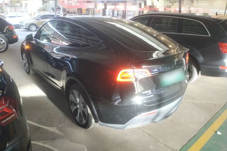 Used Tesla Model Y 2022 Long-Range All-Wheel-Drive Version
