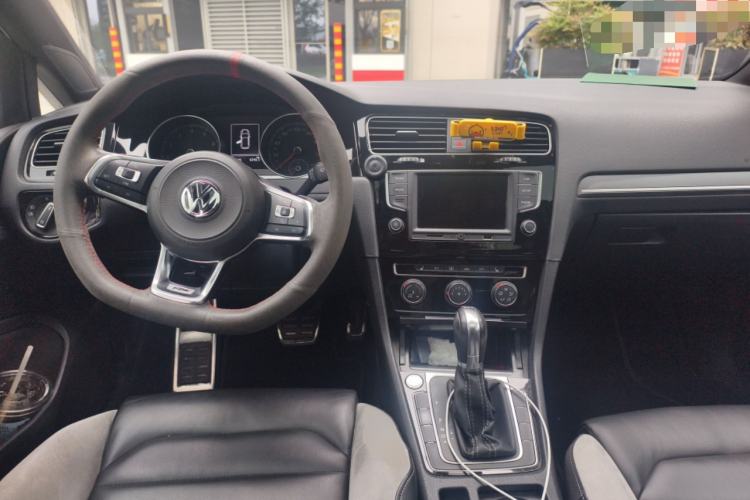 Used Volkswagen Golf 2017 280TSI Automatic R-Line Million-Vehicle Commemorative Edition Center Console