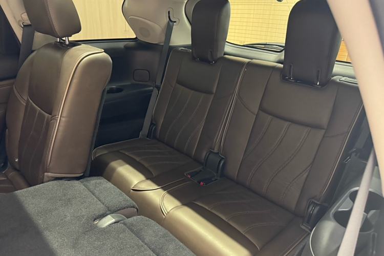 Used Infiniti QX60 2014 2.5 S/C Hybrid Two-Wheel Drive Excellence Edition Interior 9