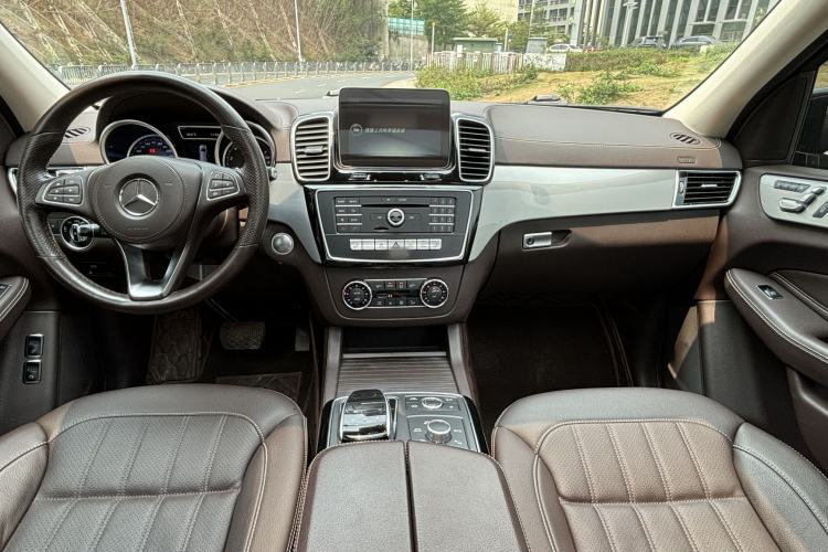 Used Mercedes-Benz GLS 2017 GLS 400 4MATIC Fashion Edition Interior 4