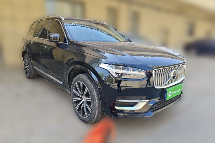 Used Volvo XC90 2020 T5 SmartDrive Luxury 7-Seater Front Right 45 Deg