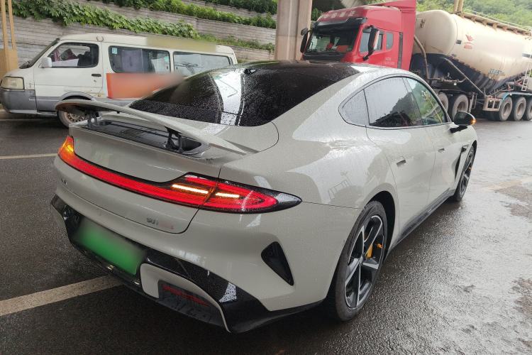 Used Xiaomi Auto SU7 2024 Four-Wheel Drive Ultra-Long Range Advanced Intelligent Driving Max Edition
