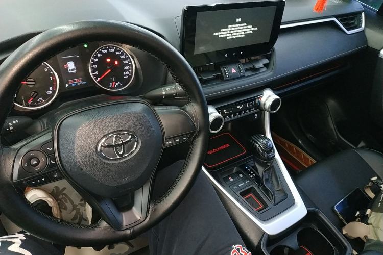 Used Toyota Wildlander 2023 2.0L CVT Two-Wheel Drive Leading Edition Center Console