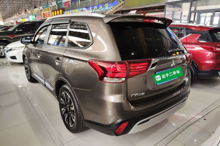 Used Mitsubishi Outlander 2019 2.0L Two-Wheel Drive Comfort Edition 7 Seats China V Emission Standard Exterior 2