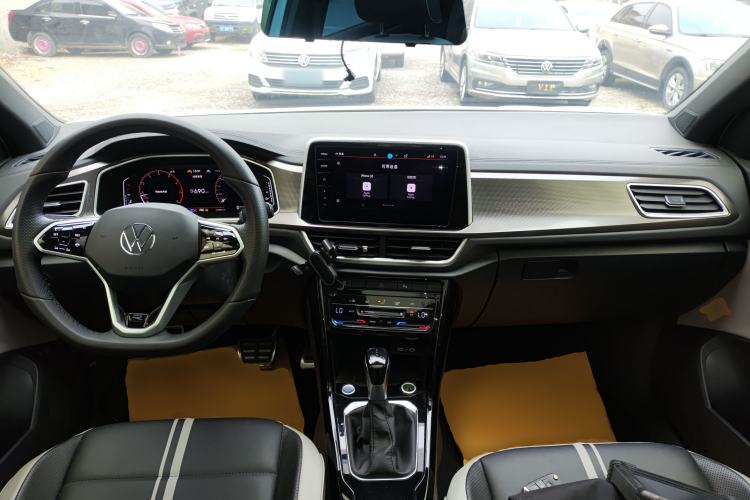 Used Volkswagen T-ROC 2024 300TSI DSG Two-Wheel-Drive Chen Guang Edition Center Console