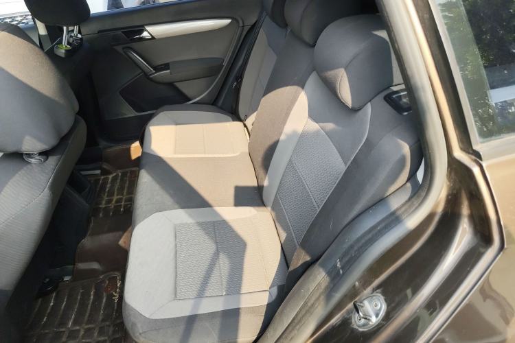 Used Volkswagen Gran Lavida 2013 1.6L Automatic Fashion Model