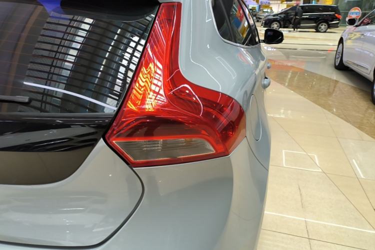 Used Volvo V40 2014 2.0T Zhiya Edition
