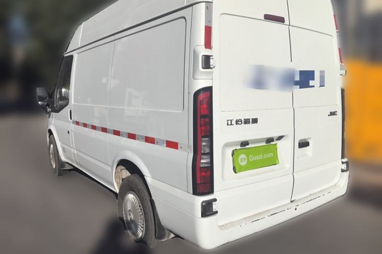 Used JMC Fushun 2025 2.0T 8AT Diesel Short-Wheelbase Mid-Height Commercial Van with 2/3 Seats
