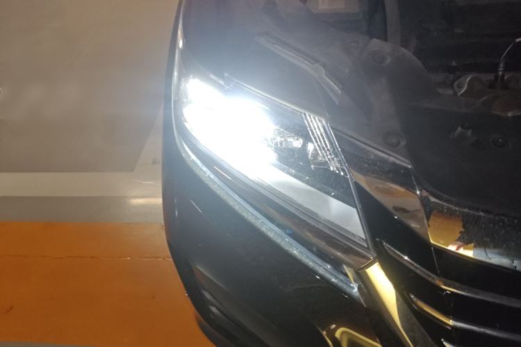 Used Honda Elysion 2016 2.4L Supreme Edition Right Front Headlight