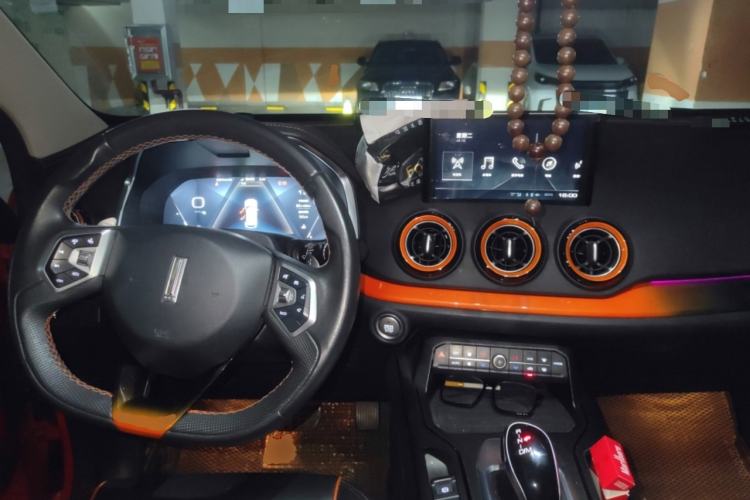 Used Wey VV5 2019 1.5T Two-Wheel-Drive Orange Edition Limited Model Center Console