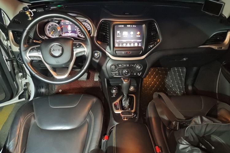 Used Jeep Cherokee 2016 2.4L Professional Smart Version