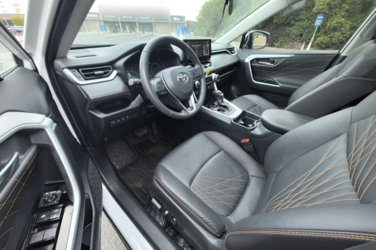 Used Toyota RAV4 2024 Dual-Motor 2.5L E-CVT Two-Wheel Drive Elite Plus Edition Interior 1