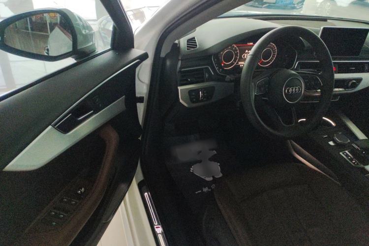 Used Audi A4L 2019 40 TFSI Fashion Version China V