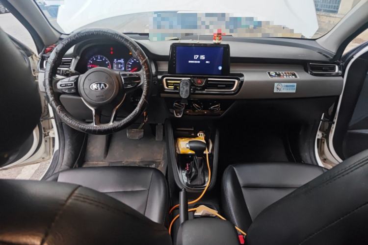 Used Kia Forte 2019 1.6L Automatic Fashion Edition China VI Standard Center Console