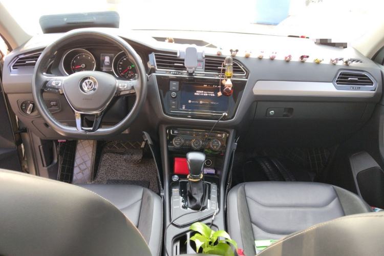 Used Volkswagen Tiguan L 2019 330TSI Automatic Two-Wheel Drive Panoramic Comfort Edition China V Standard Center Console