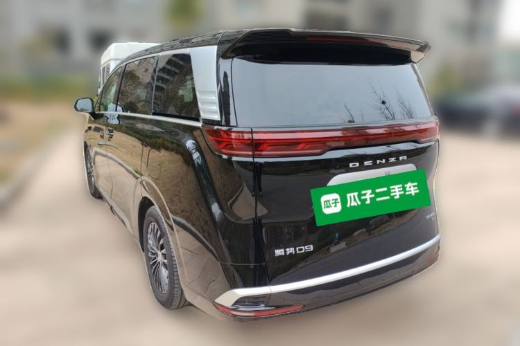 Used Denza D9 2025 DM-i Smart Drive 1020 Four-Wheel Drive Deluxe Model
