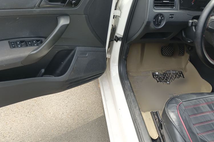 Used Skoda Rapid Spaceback 2014 1.6L Automatic Enjoyment Edition Driver Seat