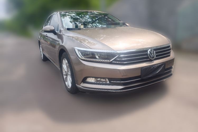 Used Volkswagen Magotan 2017 380TSI DSG Luxury Model Front Right 45 Deg