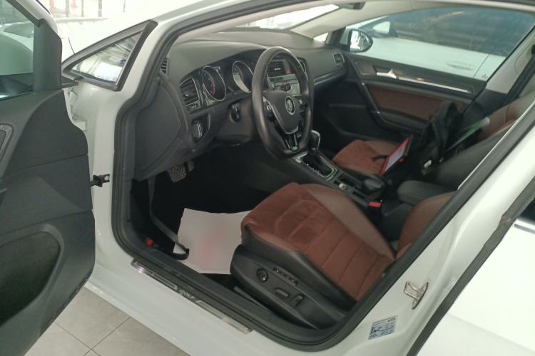 Used Volkswagen Golf 2018 230TSI Automatic Luxury Version
