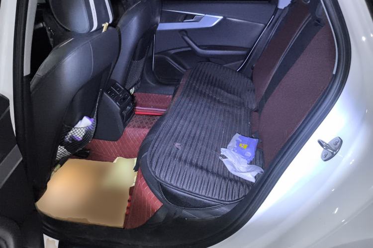 Used Audi A4L 2019 40 TFSI Fashion Edition China VI Emission Standard Left Rear Seat