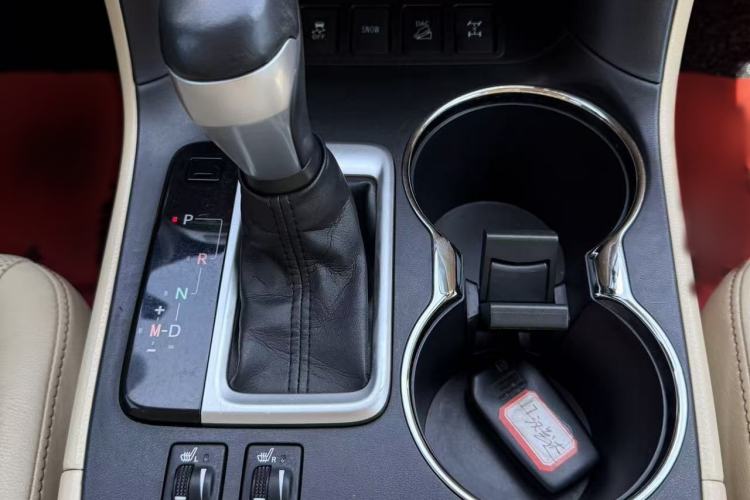 Used Toyota Highlander 2015 2.0T Four-Wheel Drive Luxury Edition 7-Seater Interior 3