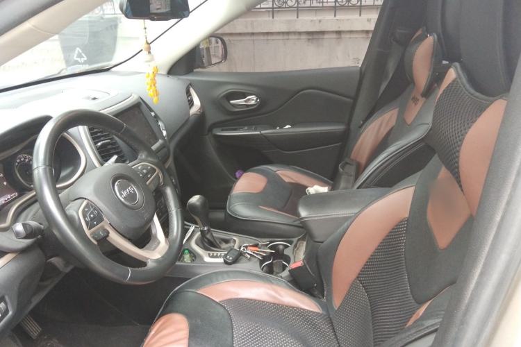 Used Jeep Cherokee 2016 2.0L Superior Edition
