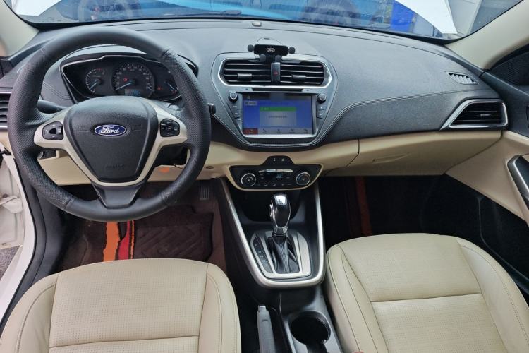 Used Ford Escort 2015 1.5L Automatic Fashion Model Center Console