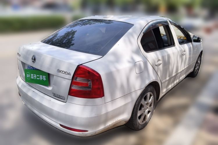 Used Skoda Octavia 2015 Classic Model 1.6L Automatic Elegance Edition Rear Right 45 Deg