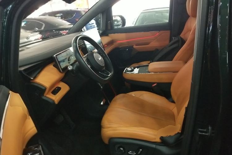 Used Geely Galaxy LEVC L380 2024 140-Degree 6-Seater All-Wheel-Drive Ultra