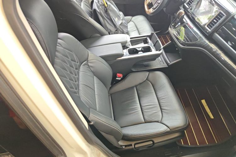 Used Honda Elysion 2019 2.0L Hybrid Luxury Edition Right Front Seat