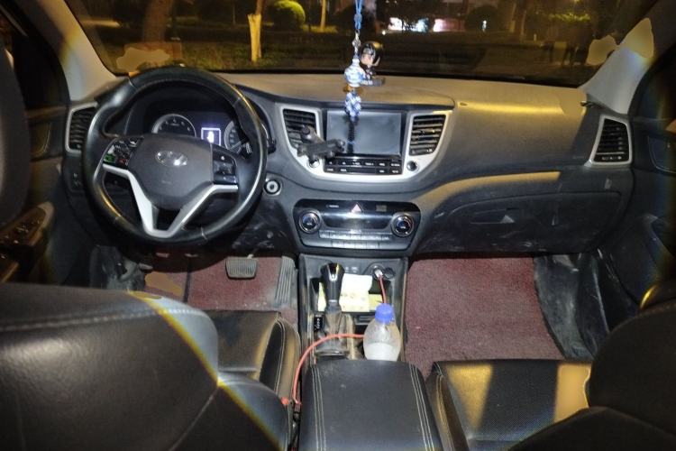 Used Hyundai Tucson 2015 1.6T Dual-Clutch Two-Wheel-Drive Smart Model Center Console