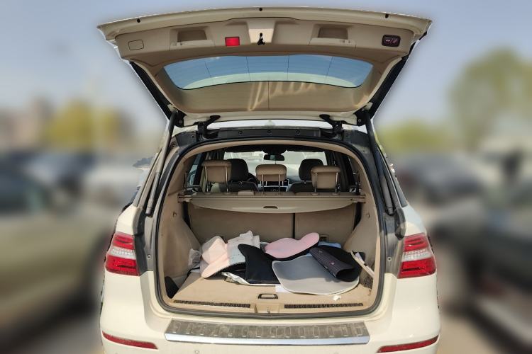 Used Mercedes-Benz M-Class 2012 ML 300 Trunk