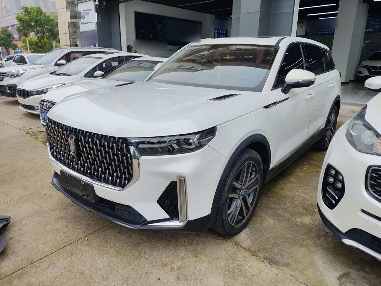 Под передней частью автомобиля