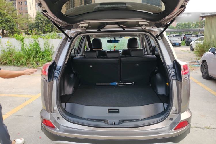 Used Toyota RAV4 2016 2.0L CVT Two-Wheel Drive Smart Edition China V Standard Trunk