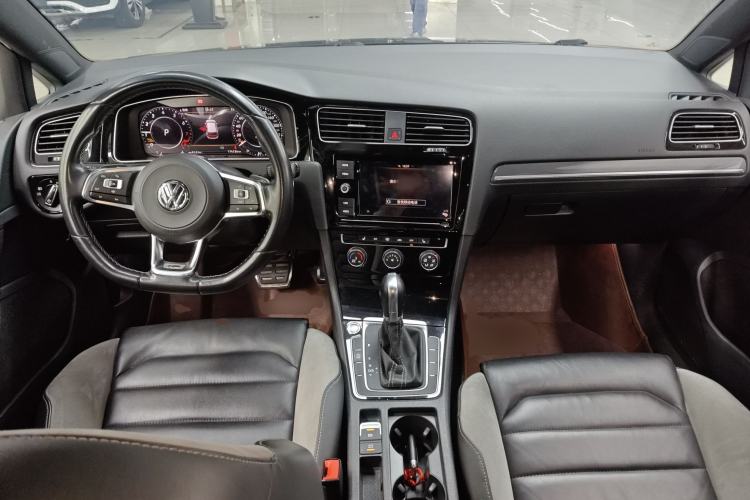 Used Volkswagen Golf 2019 280TSI DSG R-Line China VI Standard Center Console