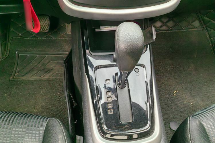 Used Nissan Tiida 2016 1.6L CVT Cool Dynamic Edition Interior 6