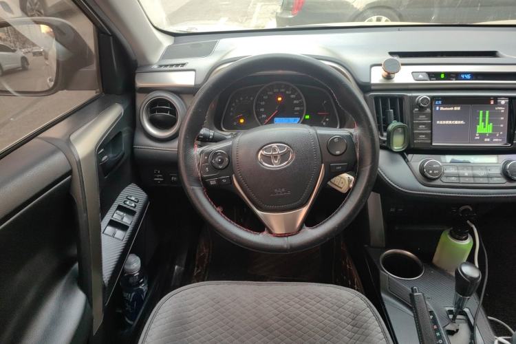 Used Toyota RAV4 2015 2.0L CVT Two-Wheel Drive Fashion Edition