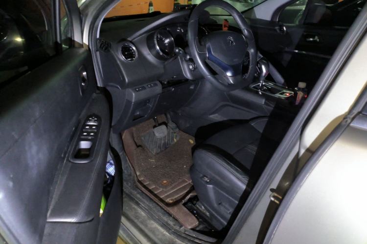 Used Peugeot 3008 2015 2.0L Automatic Trend Edition Driver Seat