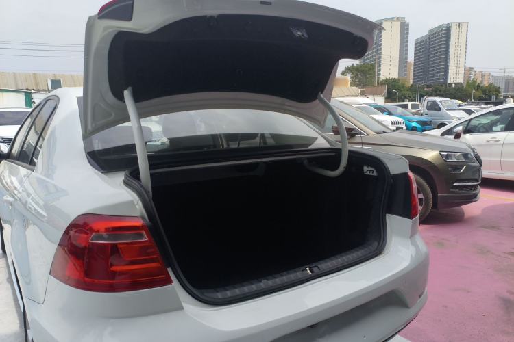 Used Volkswagen Bora 2015 Value Edition 1.6L Manual Fashionable Style
