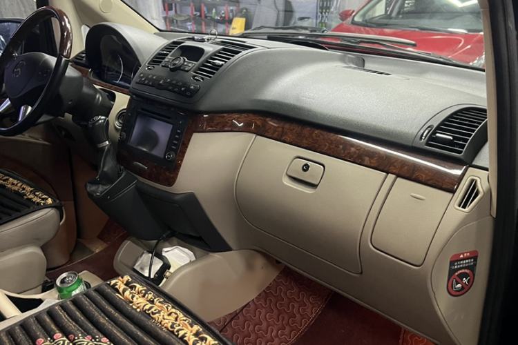 Used Mercedes-Benz Viano 2014 3.5L Premier Edition Interior 10