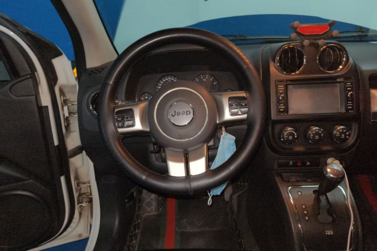 Used Jeep Compass 2013 2.4L four-wheel-drive sport version