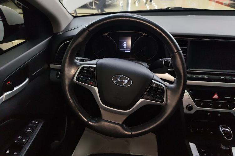 Used Hyundai Elantra (6th Generation / Lingdong) 2016 1.6L Automatic ZhiXuan · Luxury Version Steering Wheel