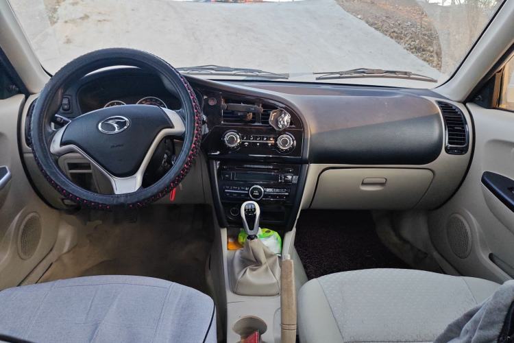 Used Soueast V3 Lingyue 2013 Revised Version 1.5L Manual – Affordable Edition Center Console