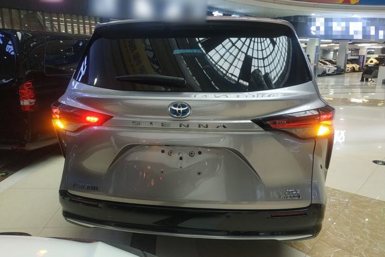 Used Toyota SIENNA 2021 2.5L Hybrid Luxury Edition Rear